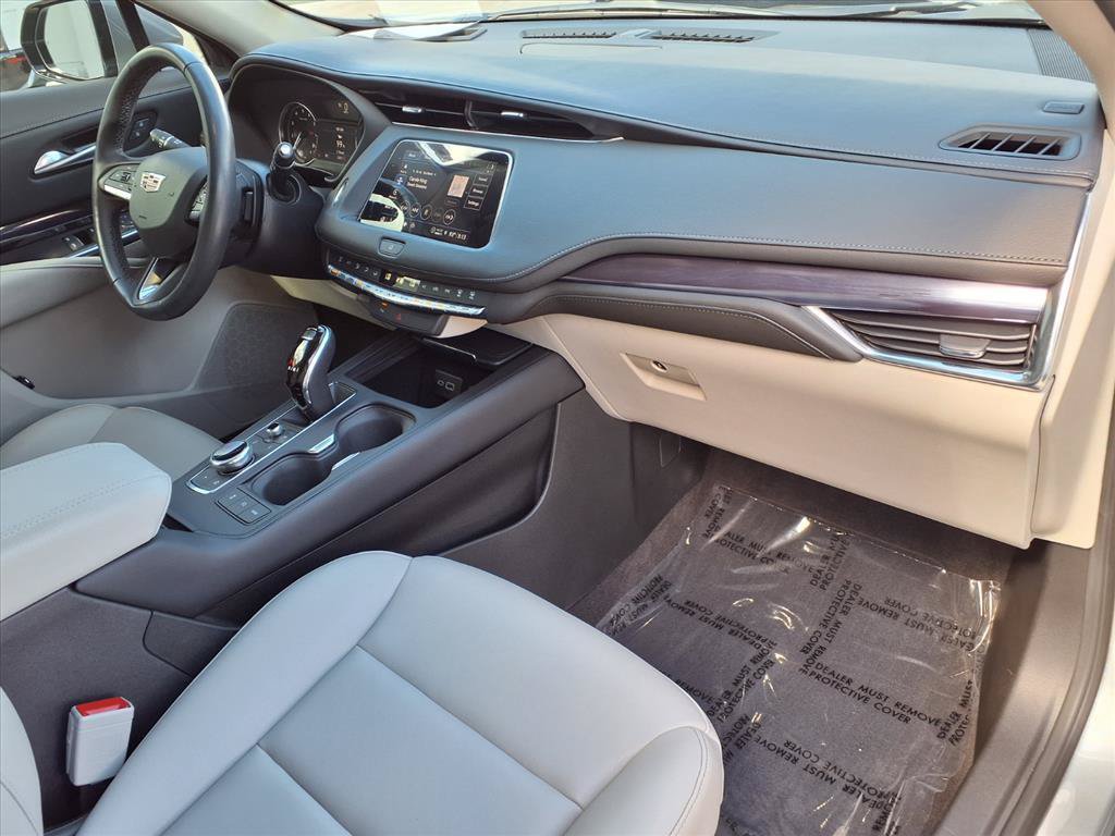 Certified 2023 Cadillac XT4 Luxury FWD image 8