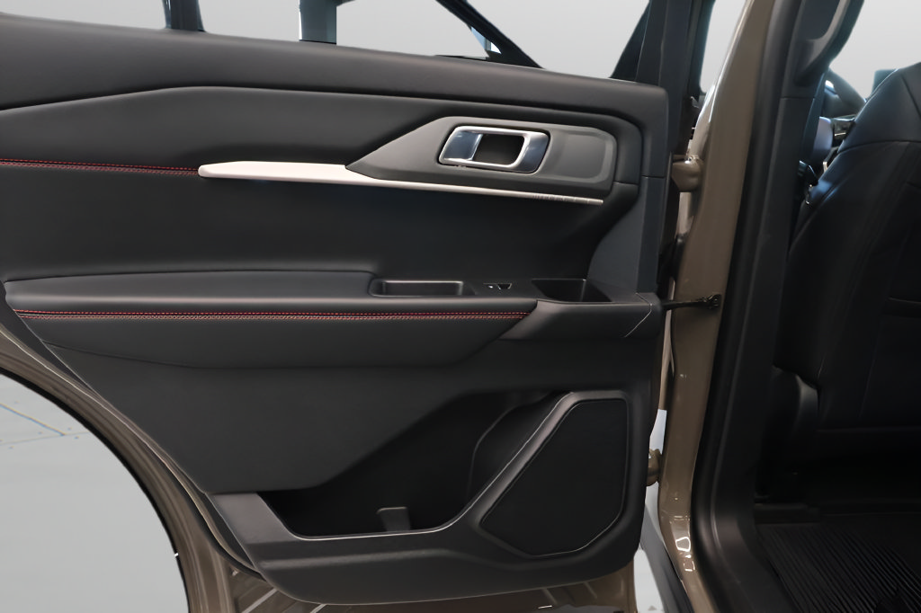 New 2026 Ford Explorer ST-Line w/ ST-Line Street Pack AWD/4WD image 23