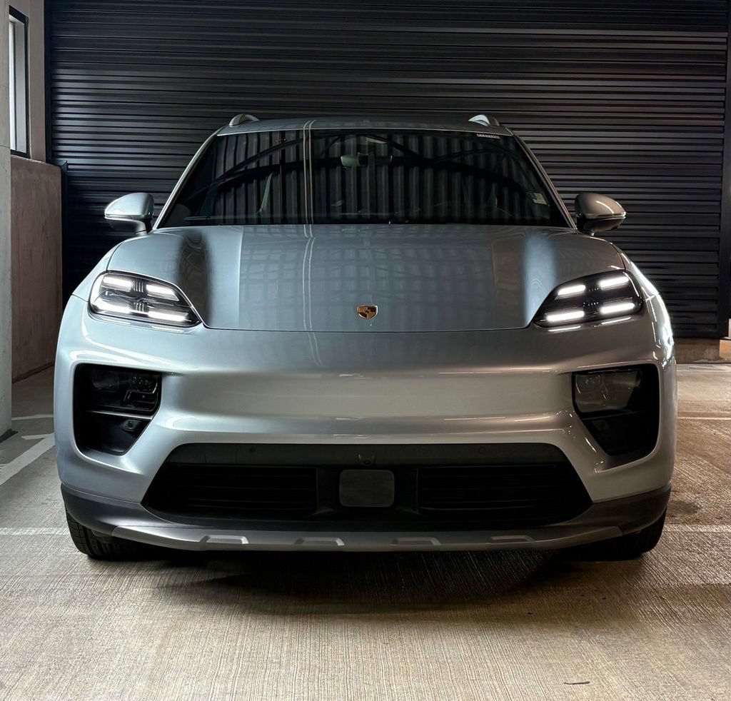 Used 2025 Porsche Macan 4S Electric AWD/4WD image 6