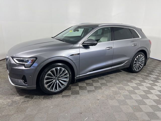 Used 2019 Audi e-tron Prestige w/ Prestige Package image 4