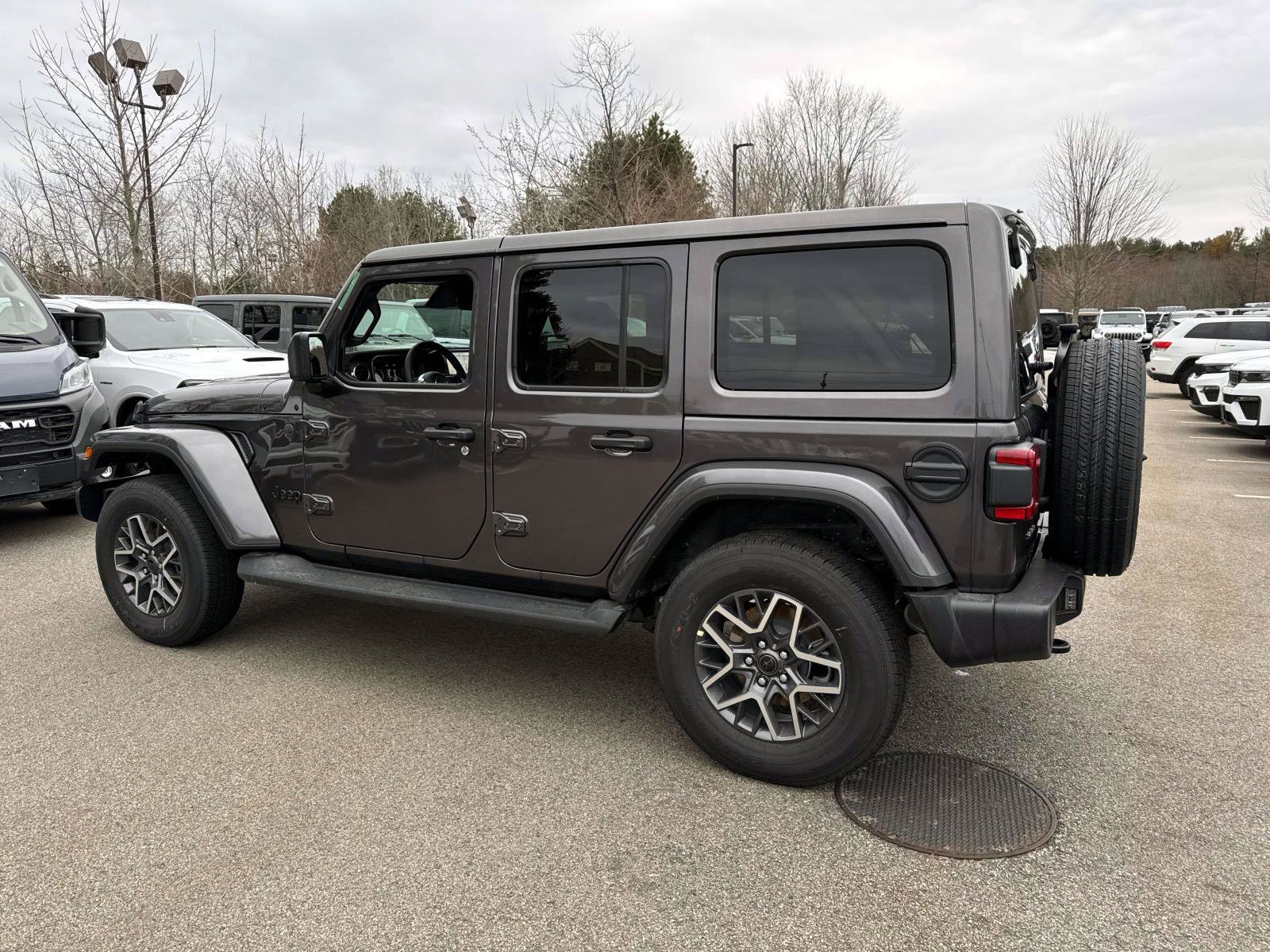 New 2026 Jeep Wrangler Unlimited Sahara AWD/4WD image 3