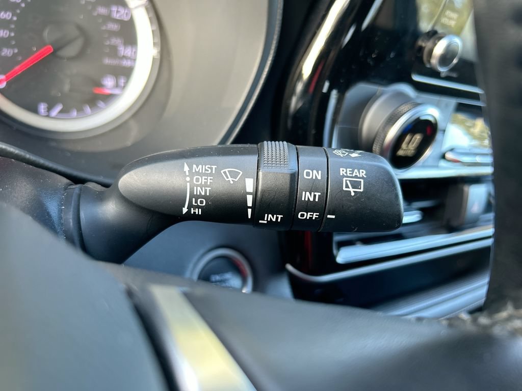 Used 2021 Toyota Highlander LE FWD image 19