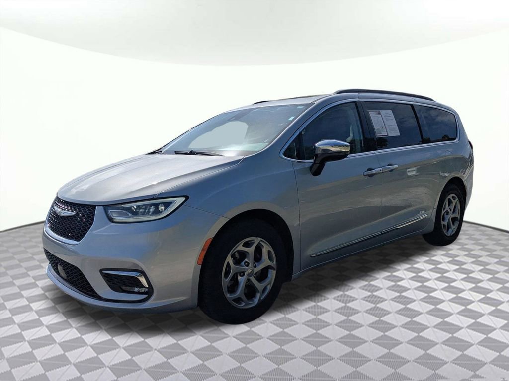 Used 2023 Chrysler Pacifica Limited image 7