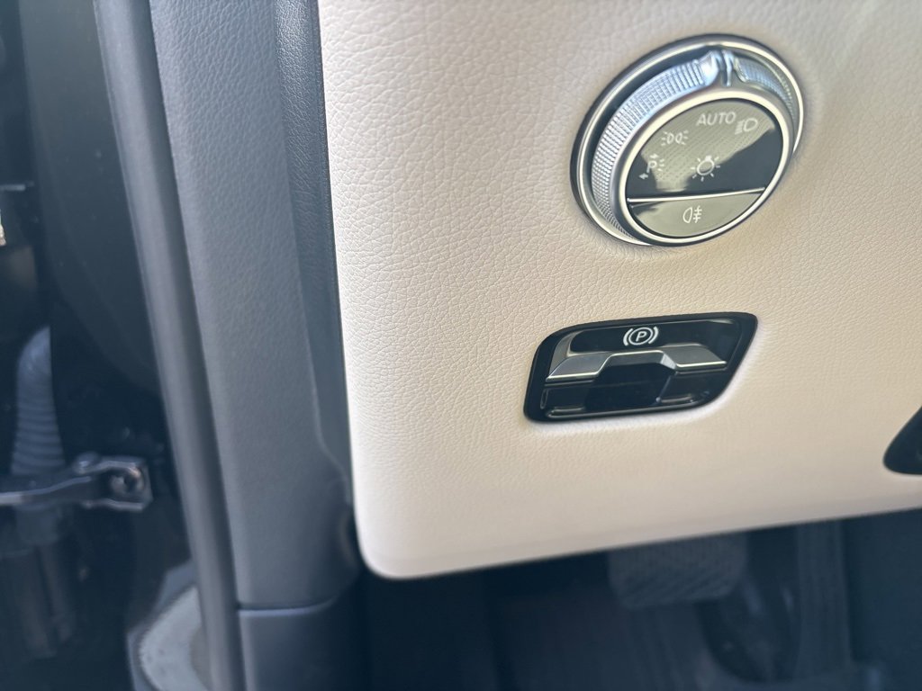 Used 2024 Mercedes-Benz GLC 300 4MATIC image 9