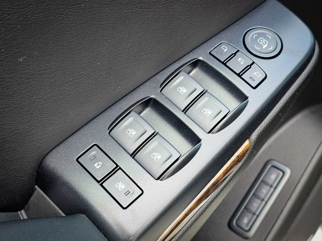 Used 2019 Chevrolet Suburban LT AWD/4WD image 10
