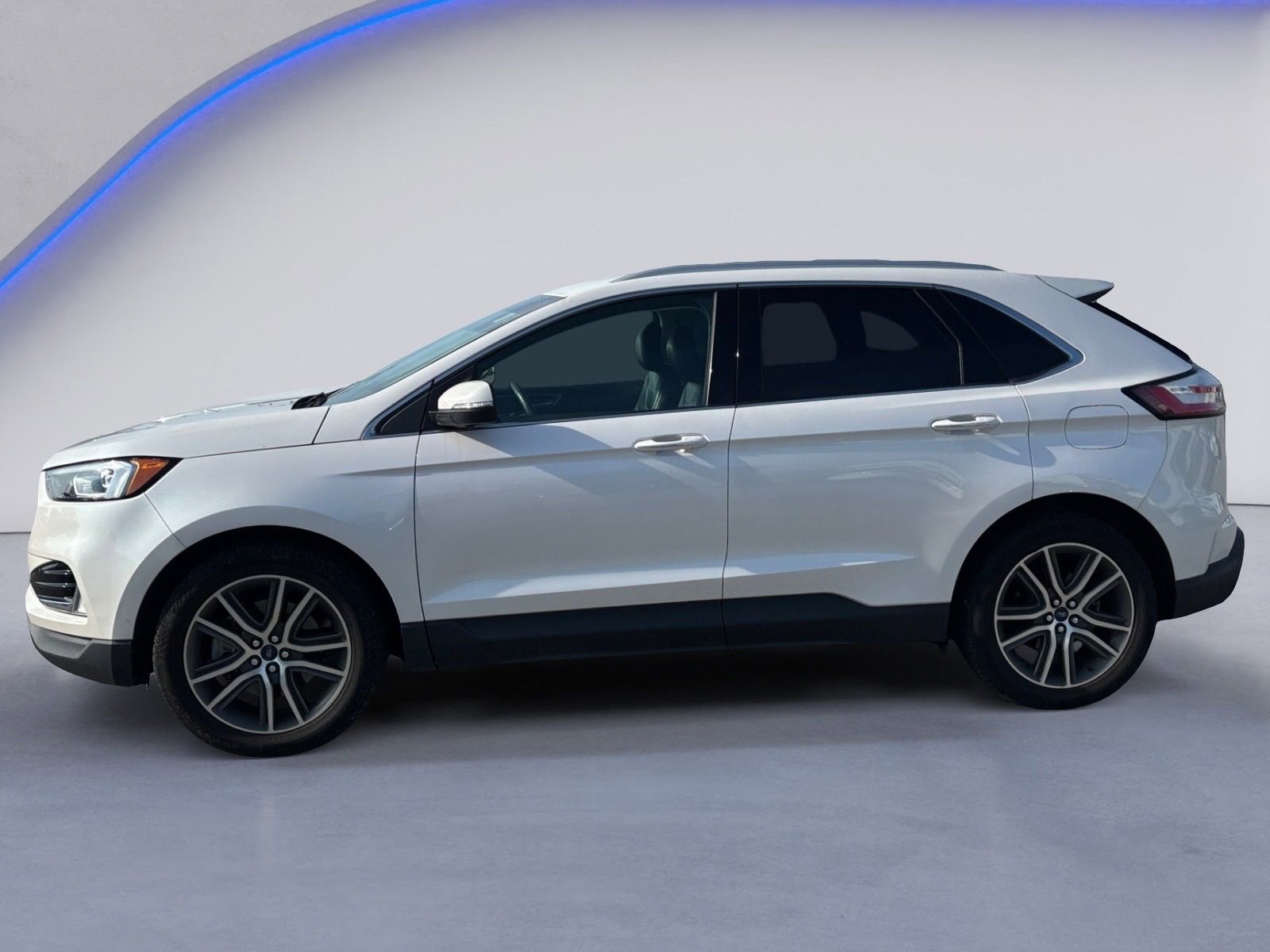Used 2019 Ford Edge Titanium w/ Cold Weather Package AWD/4WD image 3