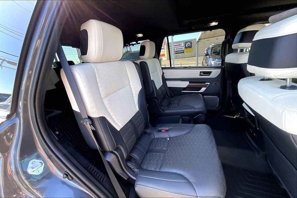 Used 2024 Toyota Sequoia Capstone AWD/4WD image 38
