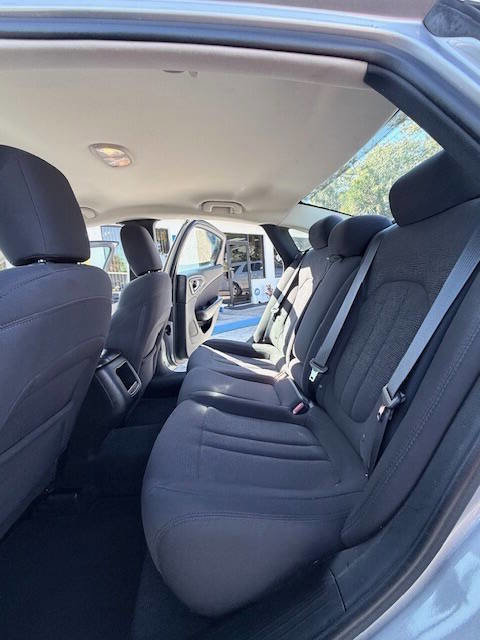 Used 2015 Chrysler 200 Limited w/ Convenience Group FWD image 11