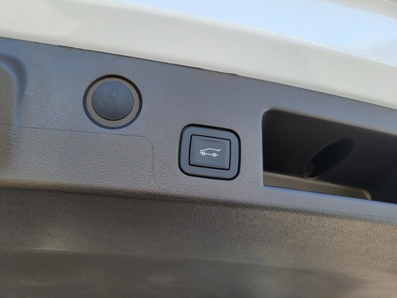 New 2026 GMC Terrain Denali w/ LPO, Floor Liner Package AWD/4WD image 8