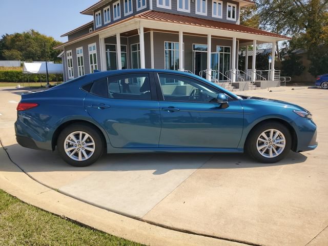 Used 2025 Toyota Camry LE FWD image 9