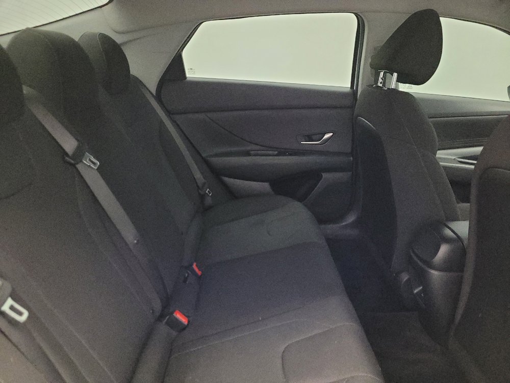 Used 2025 Hyundai Elantra SE FWD image 19