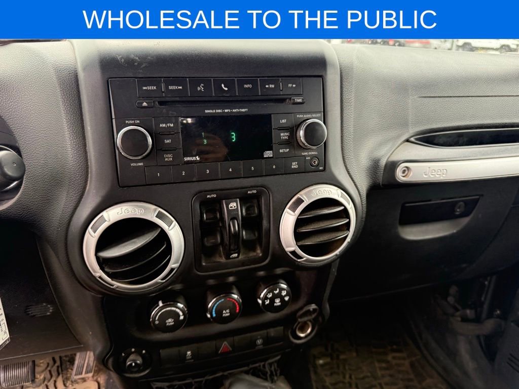 Used 2016 Jeep Wrangler Unlimited Sahara w/ Connectivity Group image 18