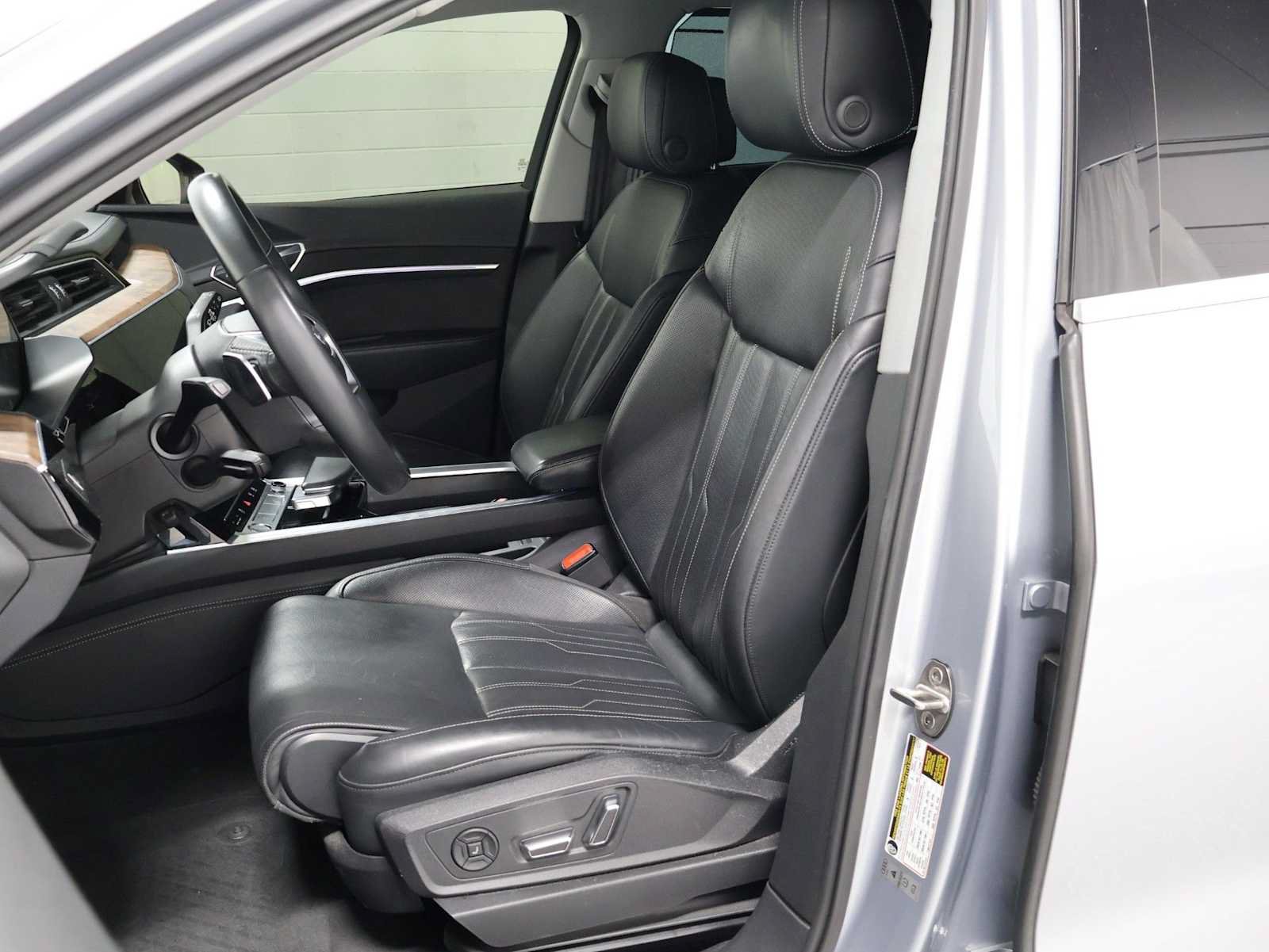 Used 2019 Audi e-tron Prestige w/ Prestige Package AWD/4WD image 5