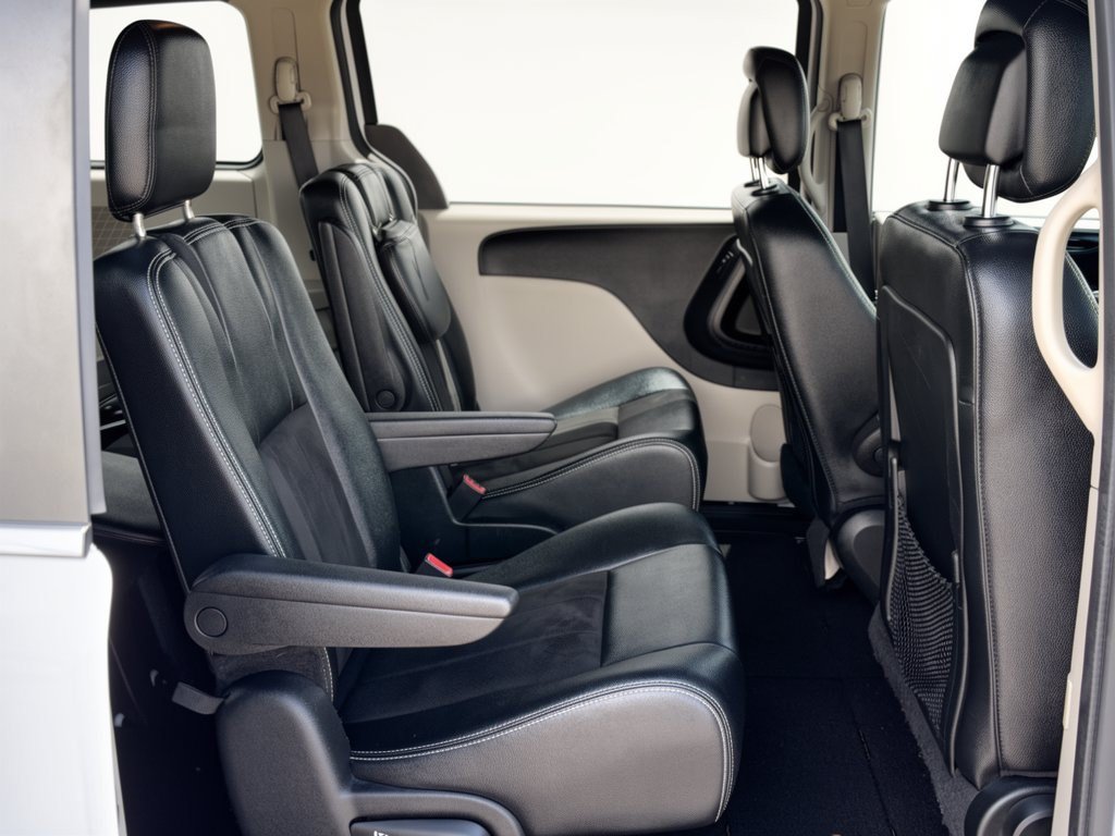 Used 2019 Dodge Grand Caravan SXT FWD image 29