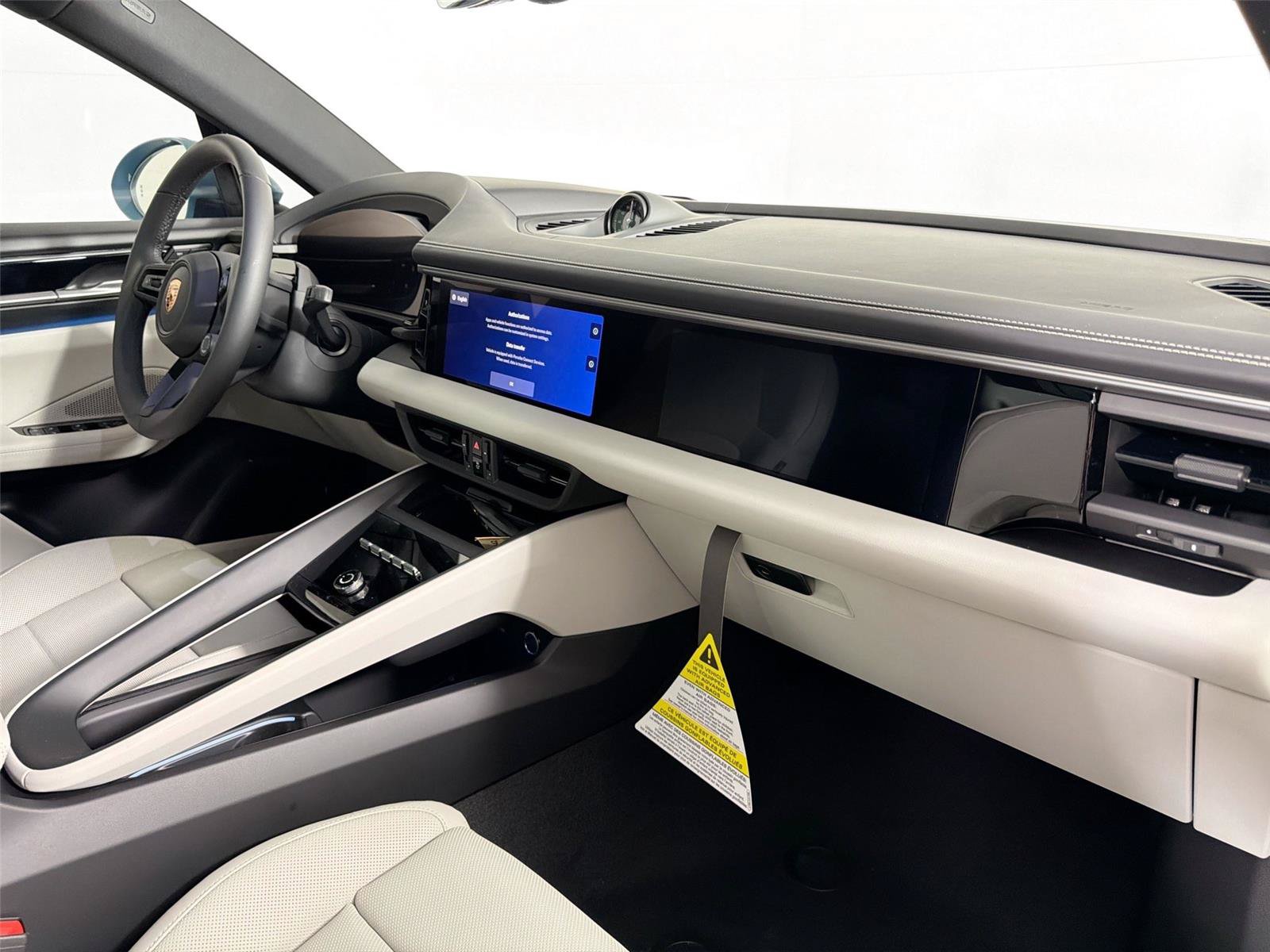 Certified 2026 Porsche Macan Electric RWD image 29