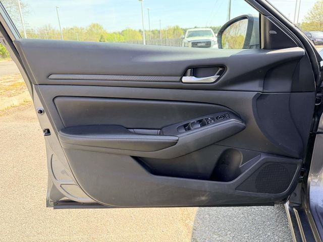 Used 2024 Nissan Altima 2.5 SV w/ SV Premium Package image 16