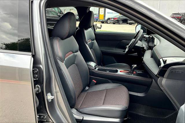 Certified 2025 Nissan Kicks SR FWD image 9