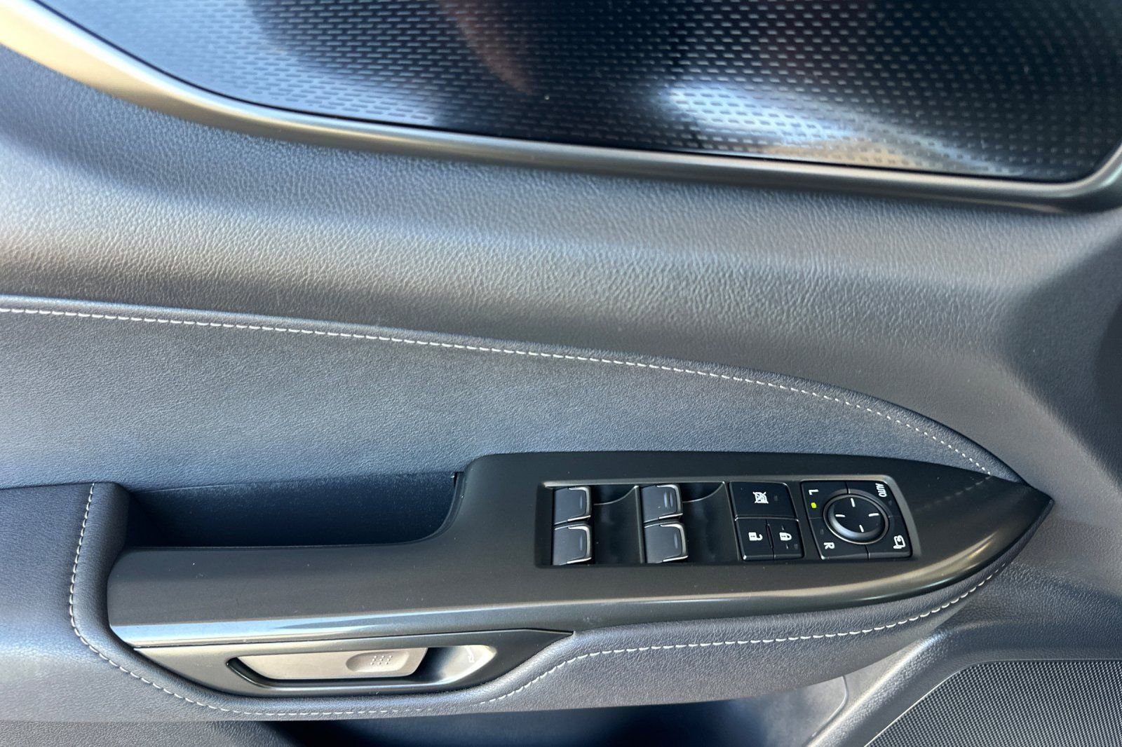 Used 2025 Lexus NX 350h AWD w/ Accessory Package (2T) image 8