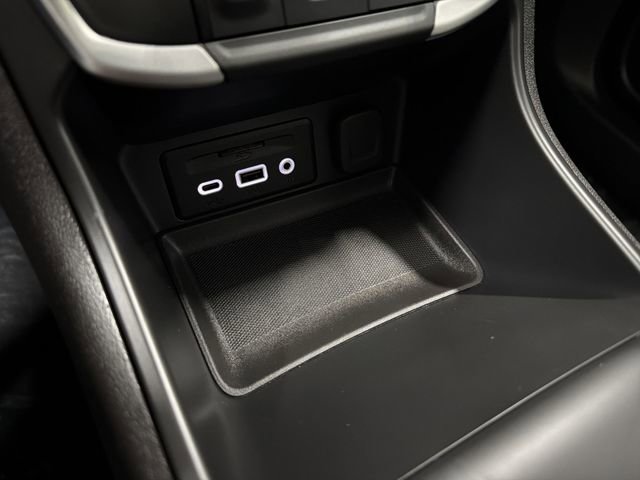 Certified 2024 GMC Terrain SLT w/ Infotainment Package II image 29