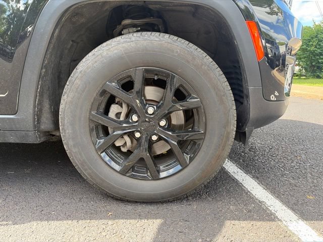 Used 2024 Jeep Grand Cherokee Altitude AWD/4WD image 7