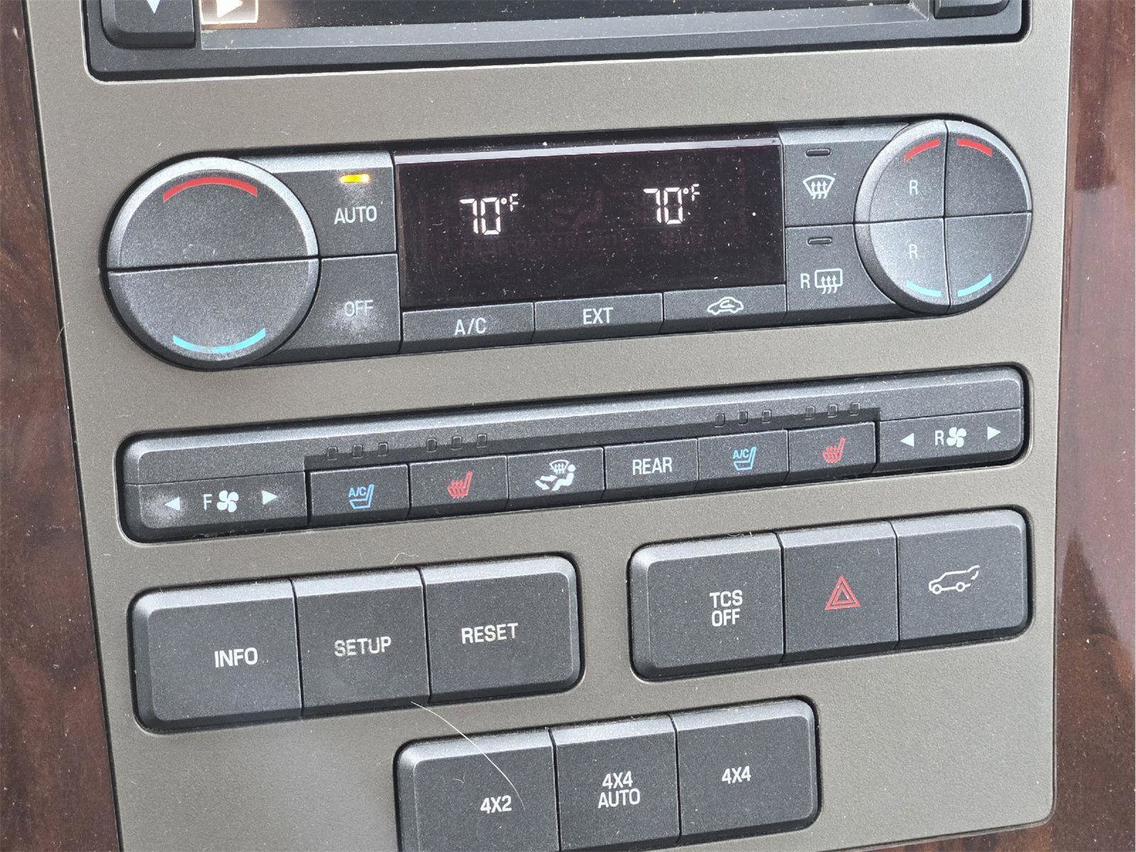 Used 2012 Lincoln Navigator 4WD image 14