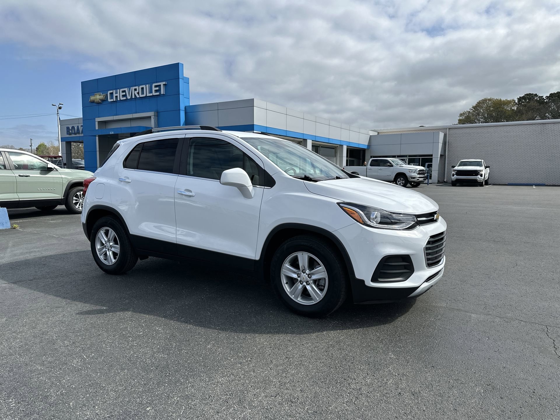 Used 2020 Chevrolet Trax LT w/ LT Convenience Package FWD image 1