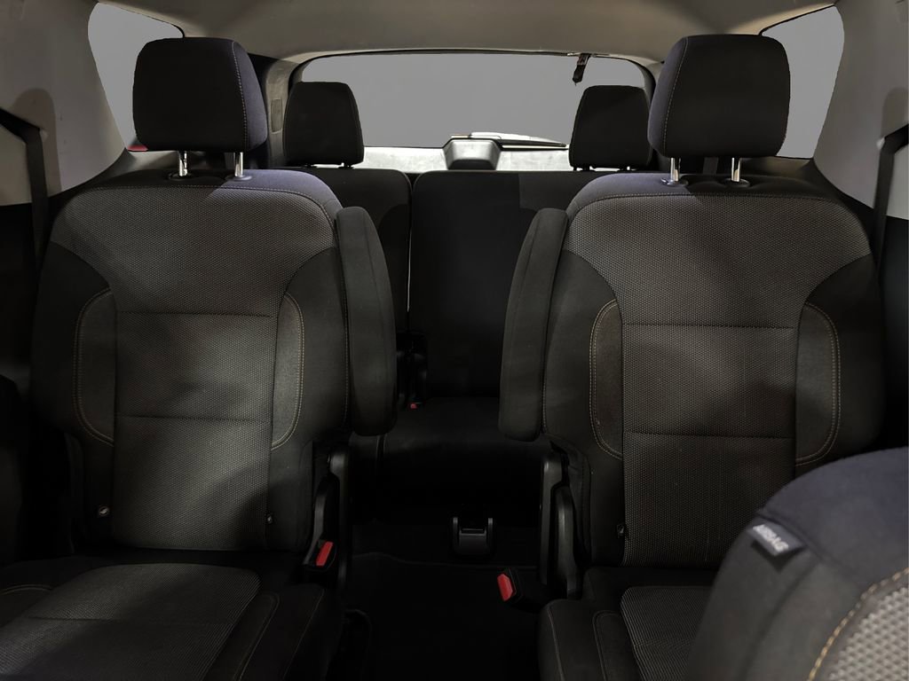 Used 2021 Chevrolet Traverse LT image 19