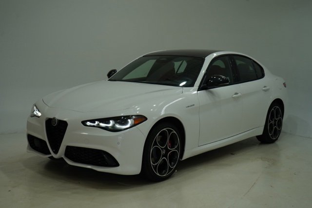 New 2026 Alfa Romeo Giulia Base image 3