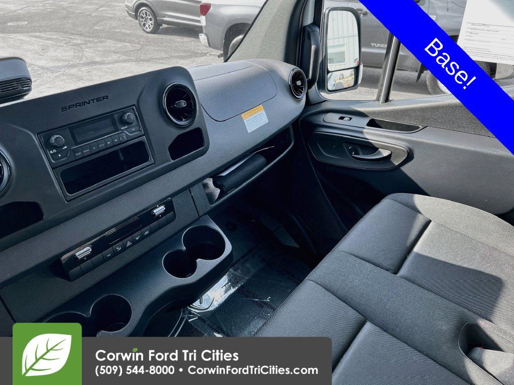 Used 2025 Mercedes-Benz Sprinter 2500 image 23