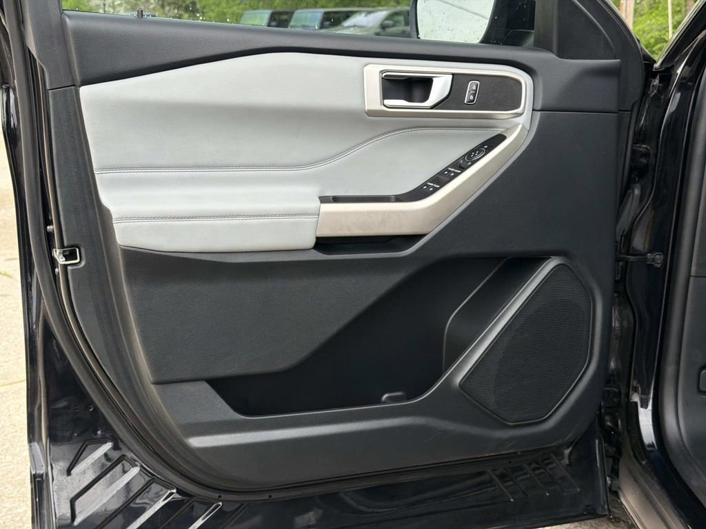 Used 2023 Ford Explorer XLT w/ Equipment Group 202A image 18