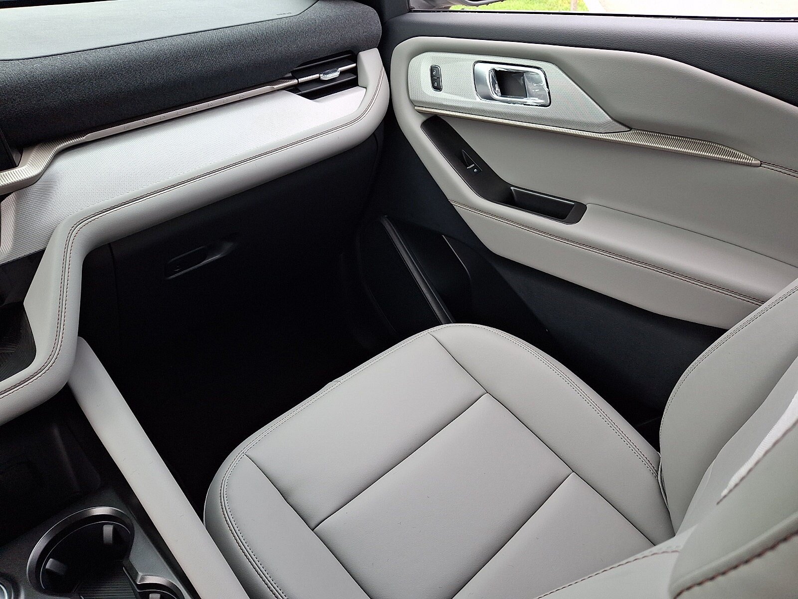 New 2026 Ford Explorer Active w/ Active Comfort Package AWD/4WD image 9