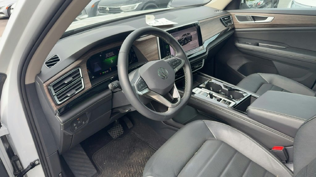 Used 2024 Volkswagen Atlas SEL AWD/4WD image 1