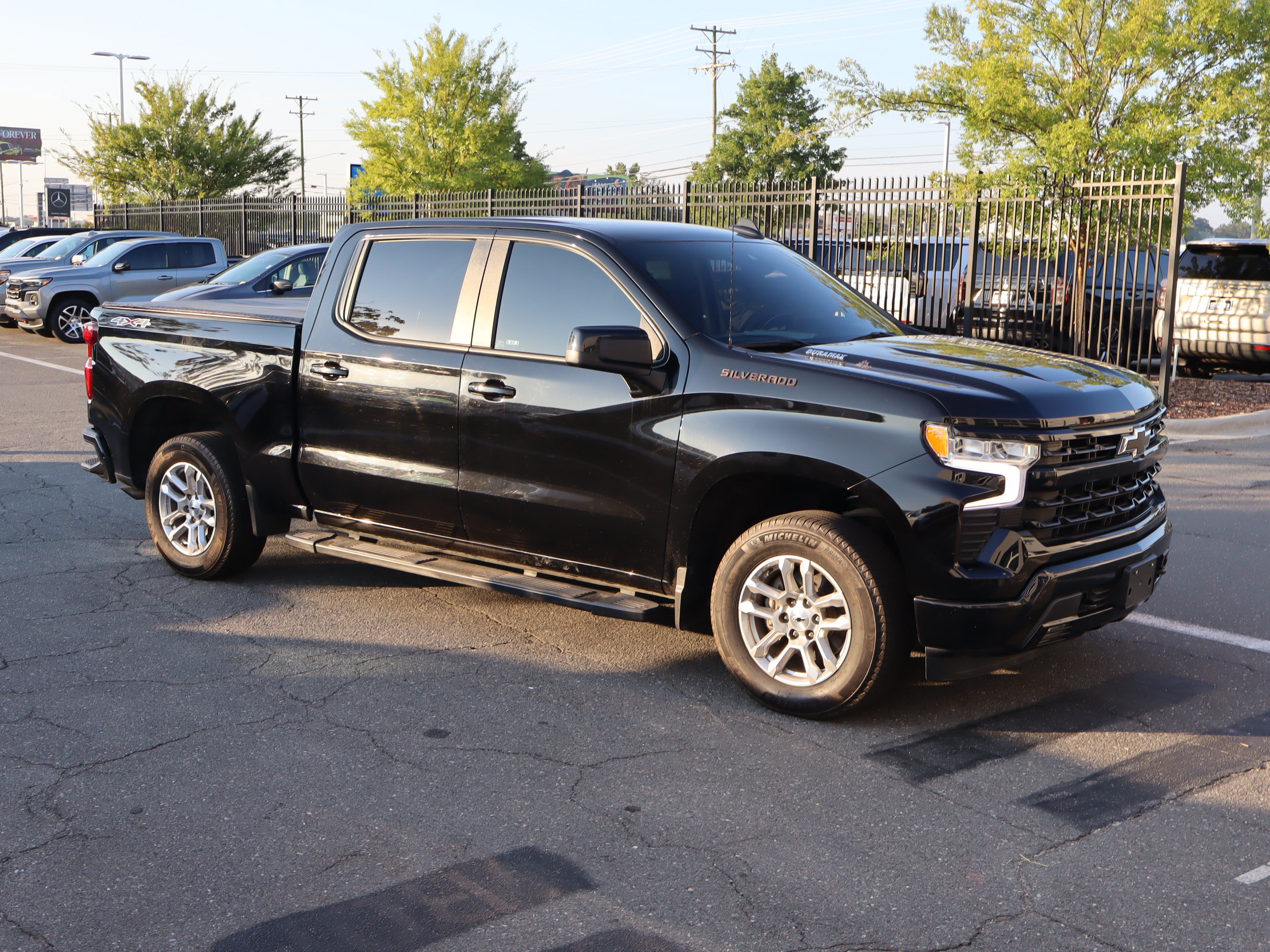 Used 2022 Chevrolet Silverado 1500 RST AWD/4WD image 2