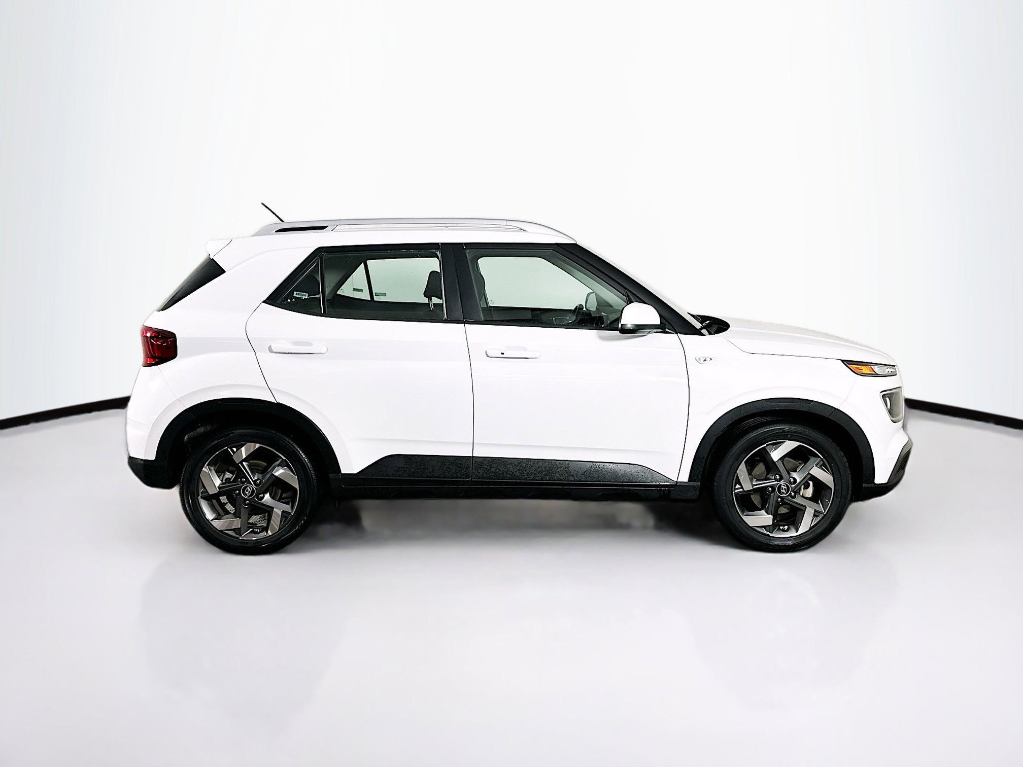 Used 2024 Hyundai Venue SEL image 10