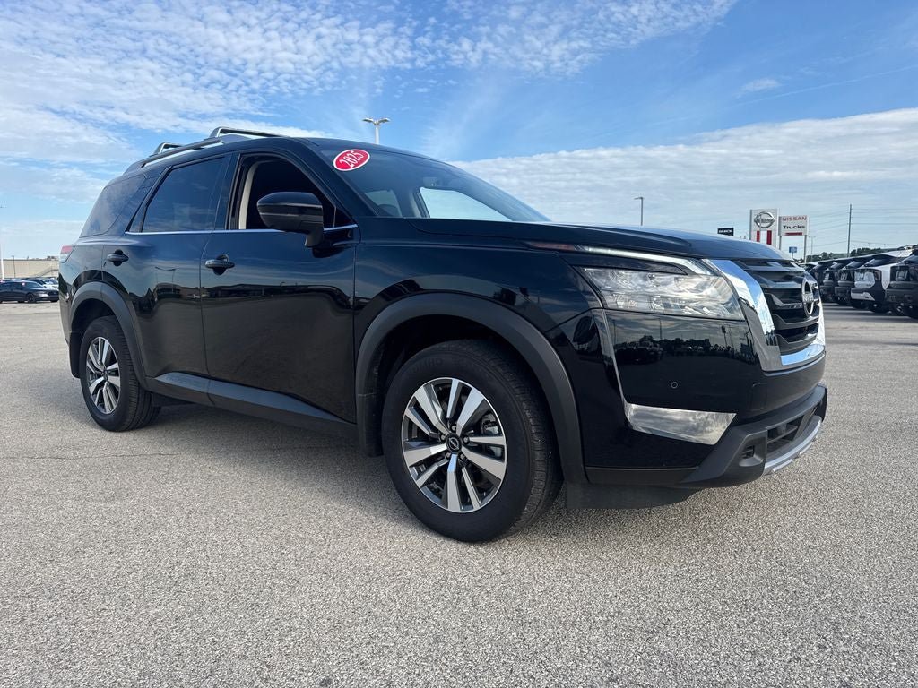 Used 2025 Nissan Pathfinder SL w/ Cargo Package FWD image 8