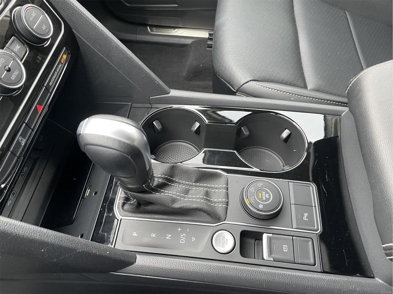 Used 2022 Volkswagen Atlas SE image 32