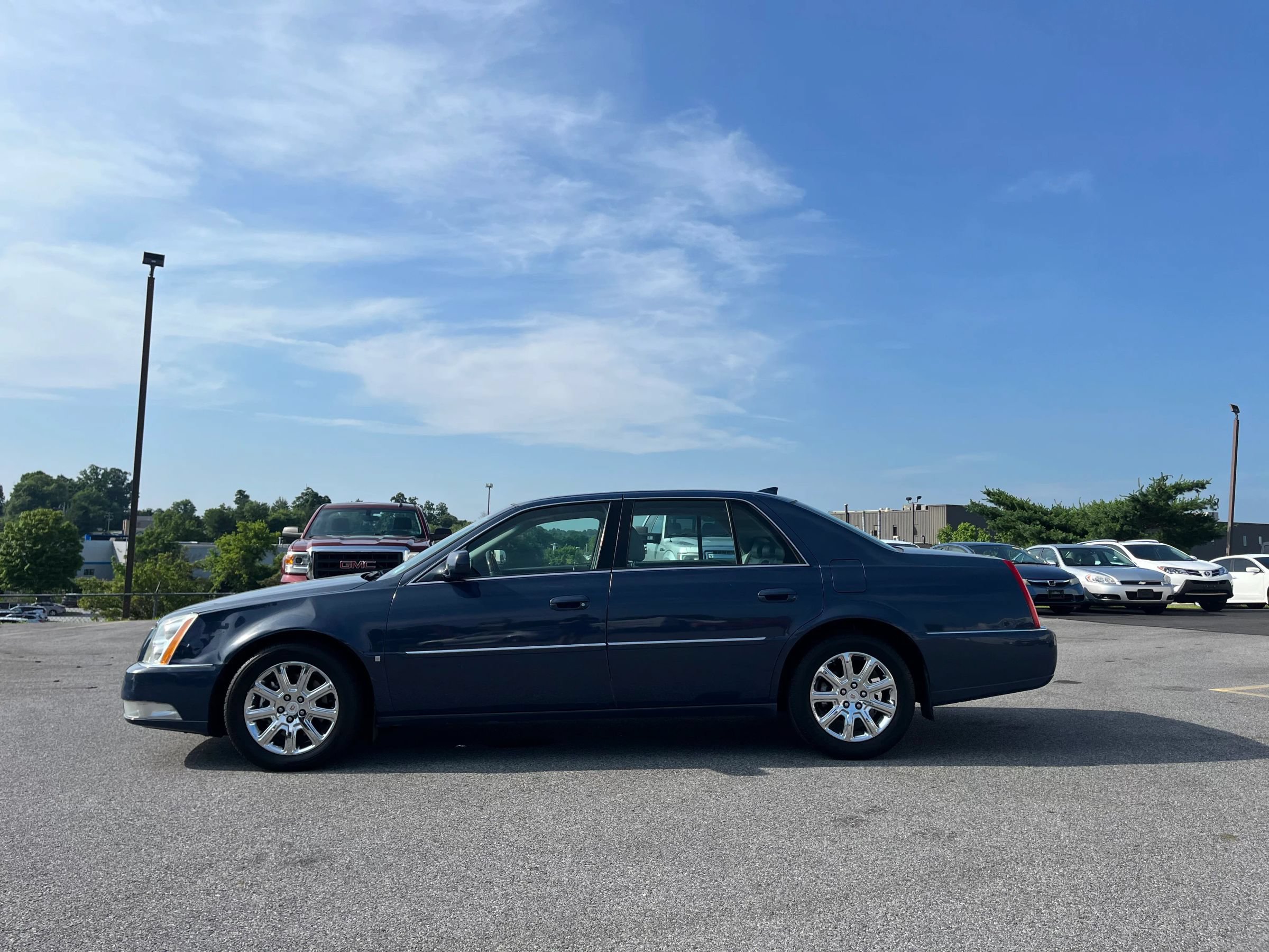 Used 2009 Cadillac DTS w/ Sun And Sound Package FWD image 29