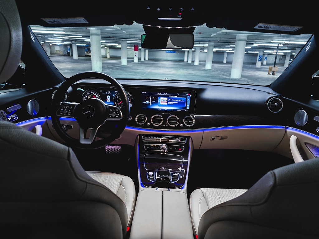 Used 2019 Mercedes-Benz E 300 4MATIC image 3