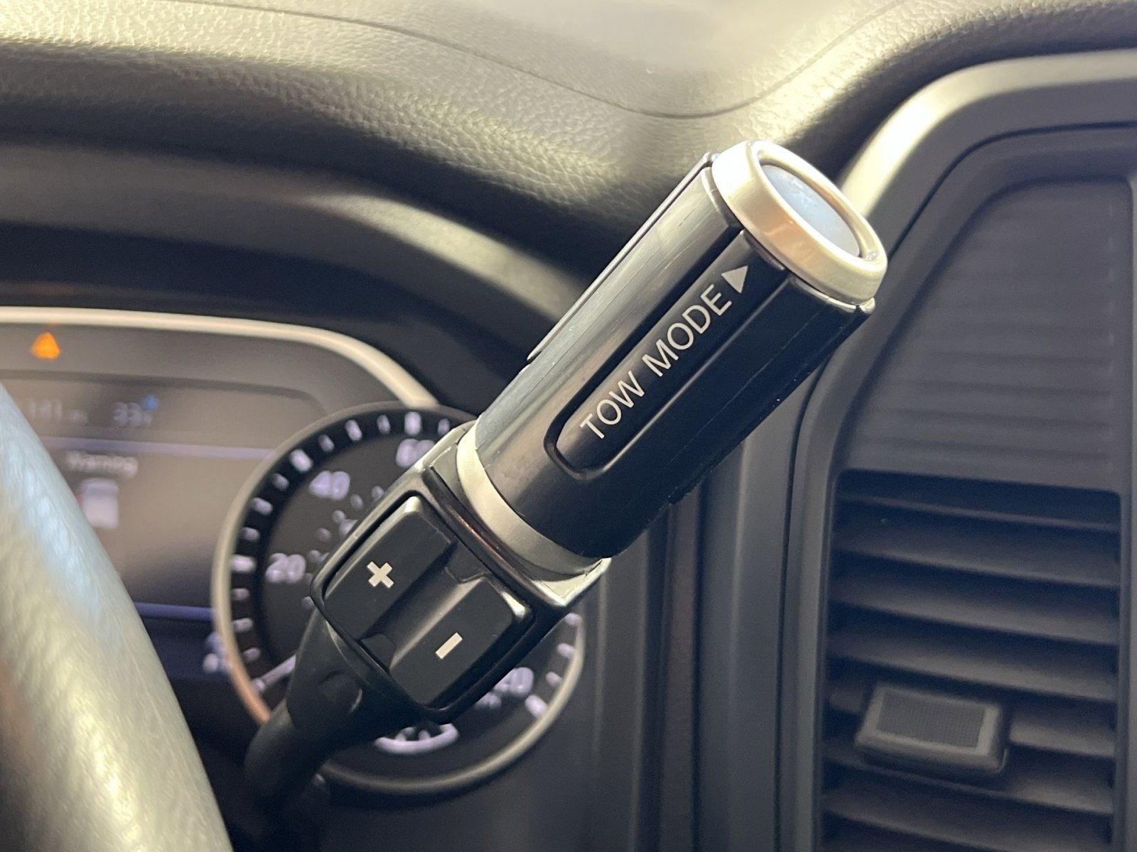 Used 2021 Nissan Titan S image 22