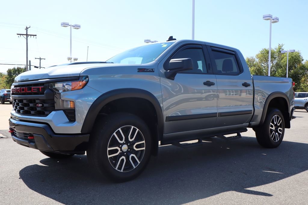 Used 2025 Chevrolet Silverado 1500 Custom Trail Boss w/ LPO, Dark Essentials Package image 9