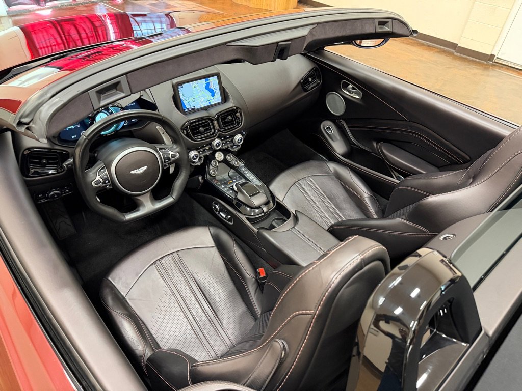 Used 2021 Aston Martin V8 Vantage Roadster image 32
