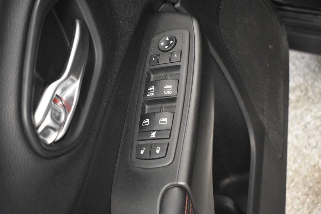 Used 2019 Jeep Cherokee Trailhawk w/ Cold Weather Group image 32