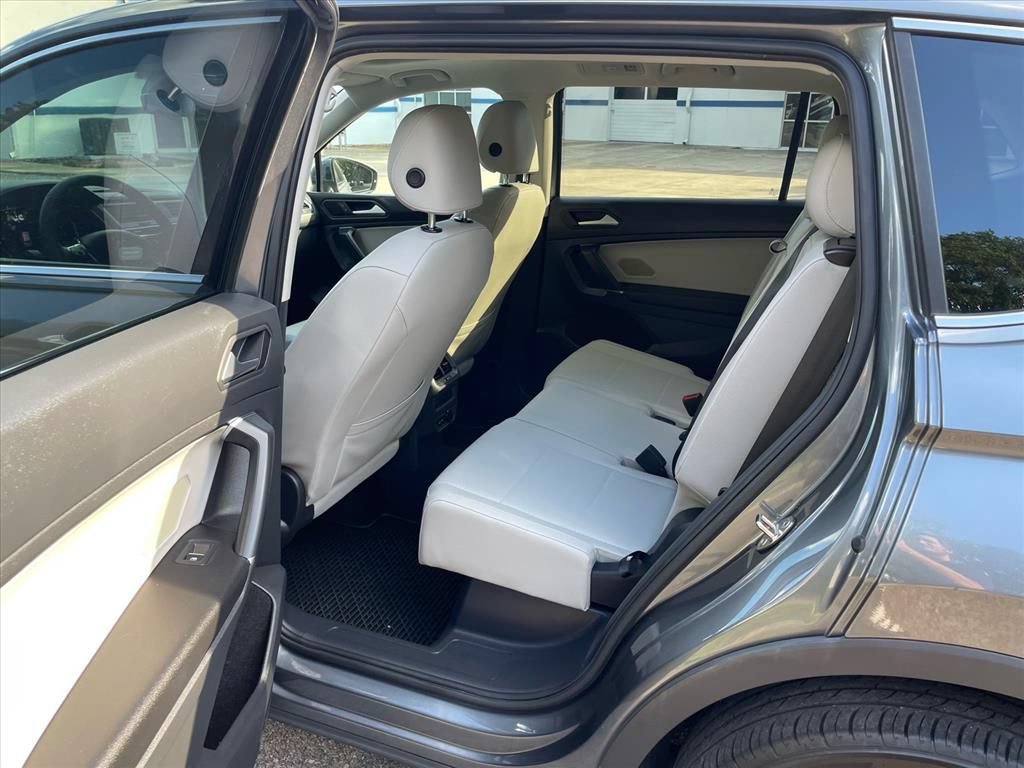 Used 2020 Volkswagen Tiguan SEL w/ 3rd Row Seat Package AWD/4WD image 7
