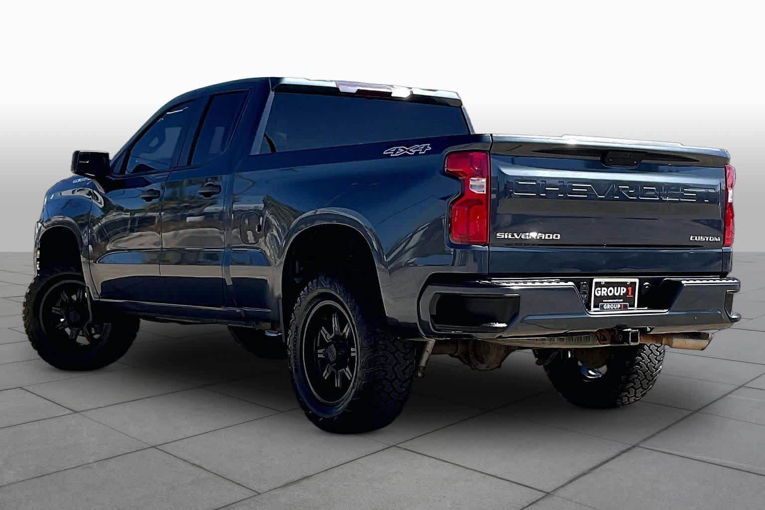 Used 2020 Chevrolet Silverado 1500 Custom w/ Custom Value Package AWD/4WD image 11