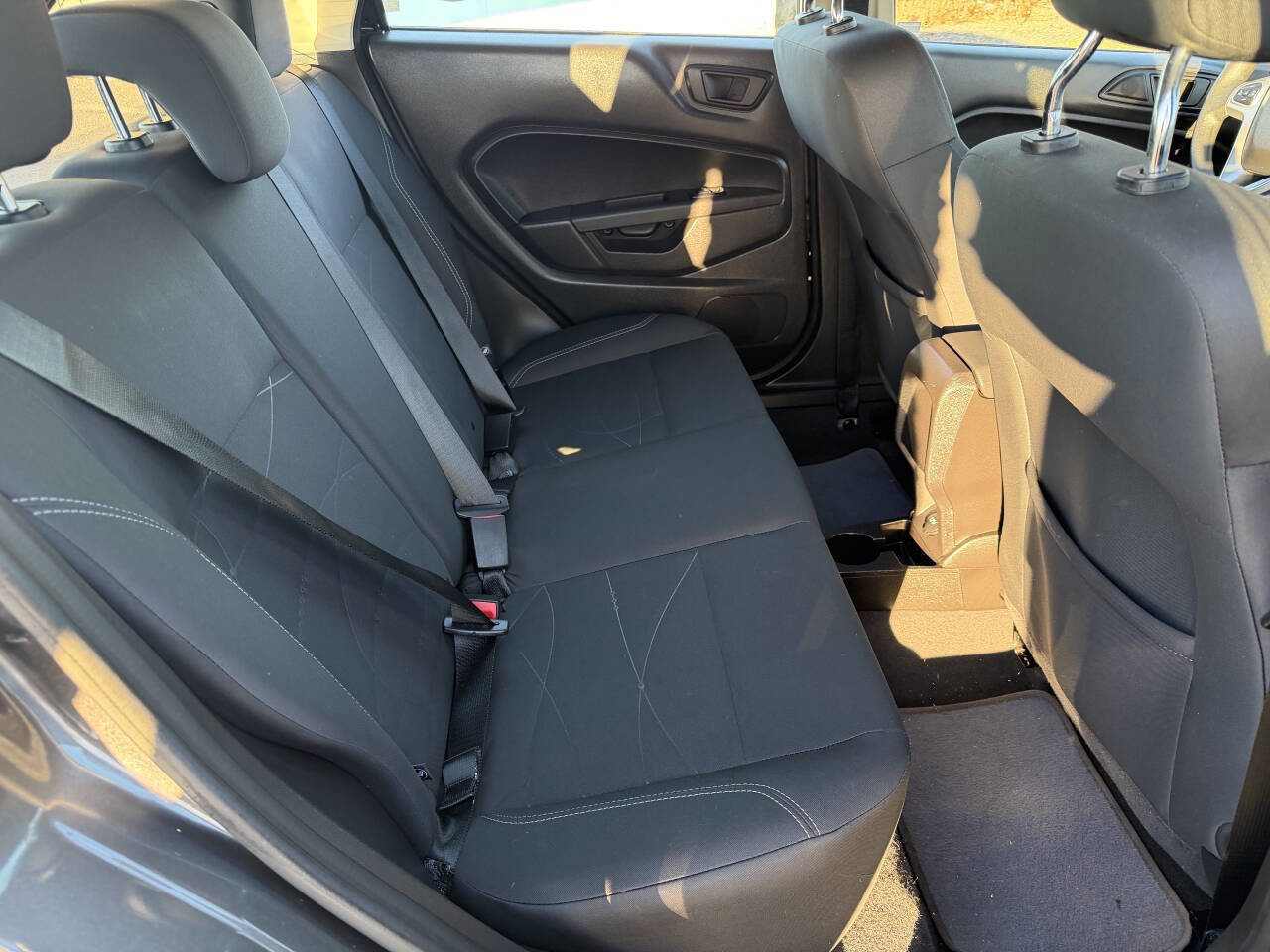 Used 2017 Ford Fiesta SE image 29