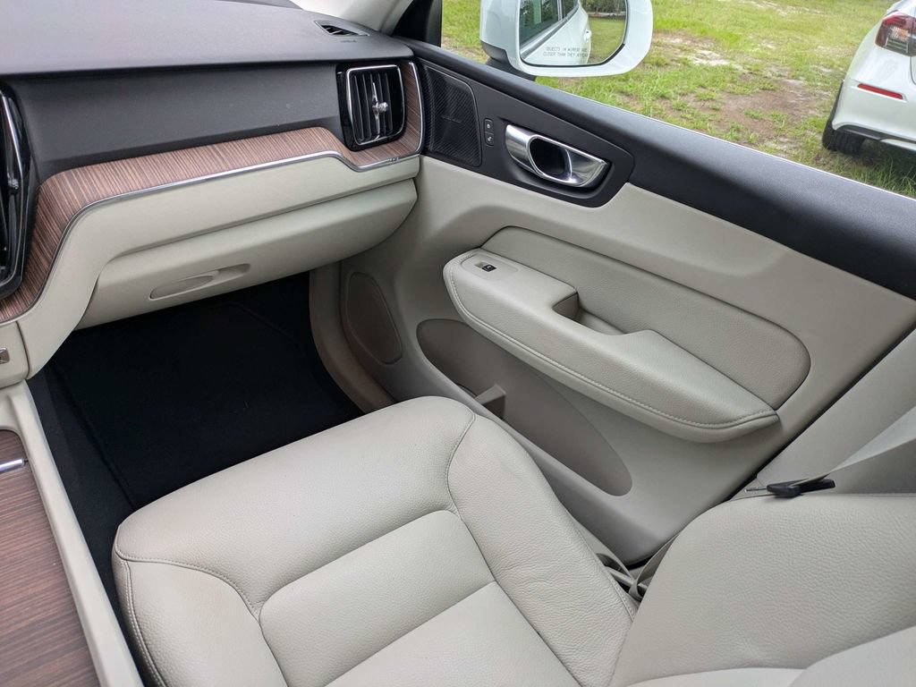 Used 2022 Volvo XC60 T8 Inscription Expression AWD/4WD image 16