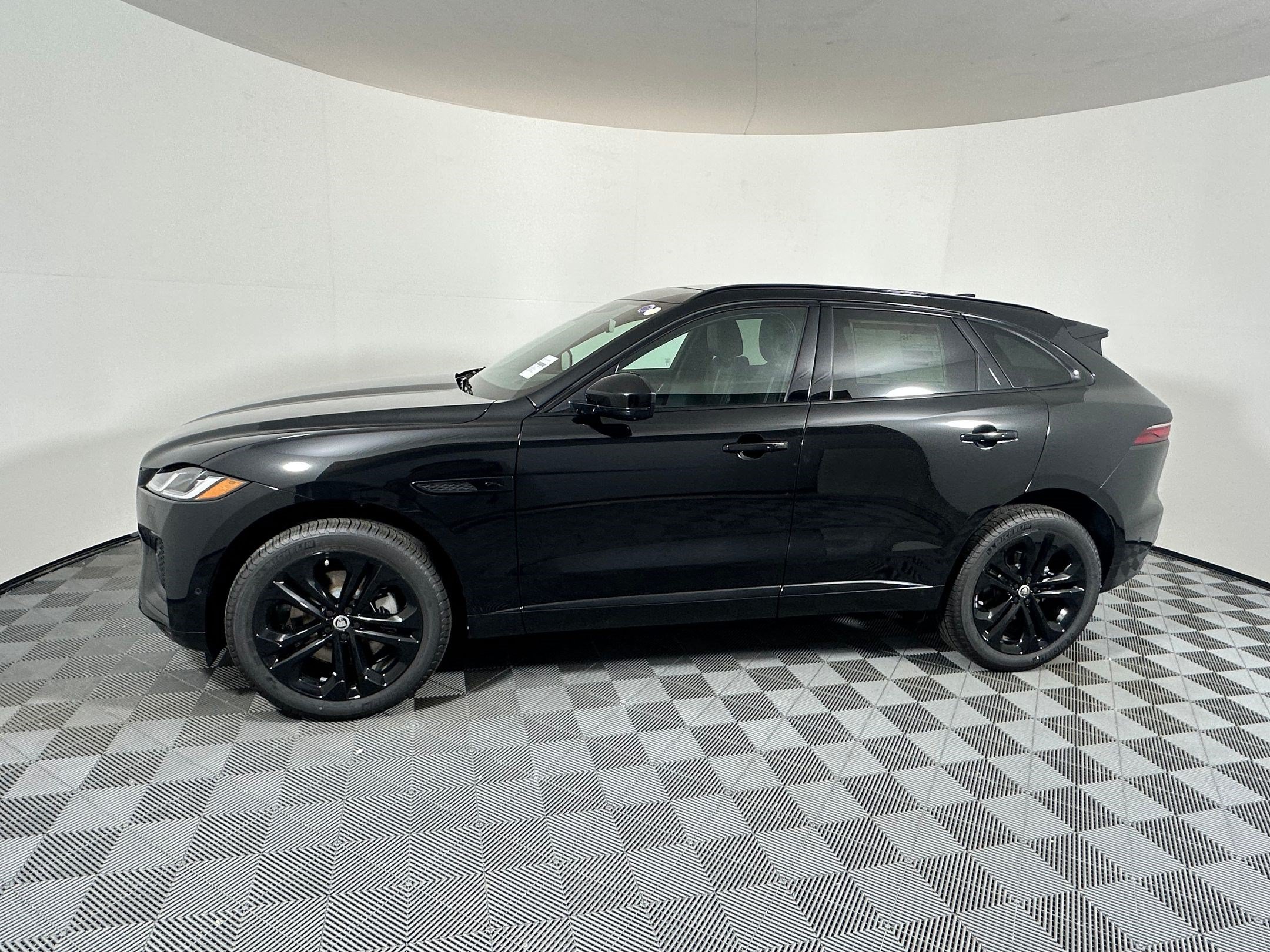 Used 2026 Jaguar F-PACE R-Dynamic S AWD/4WD image 2