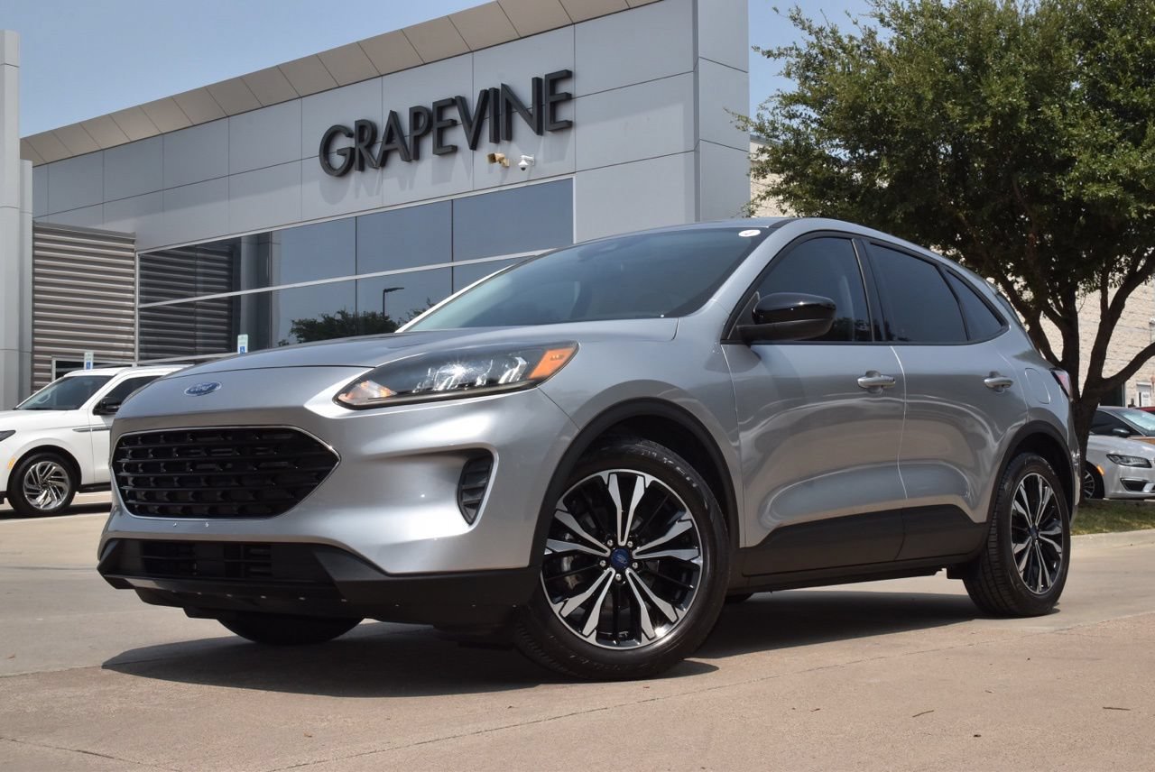 Used 2021 Ford Escape SE w/ SE Sport Appearance Package FWD image 2