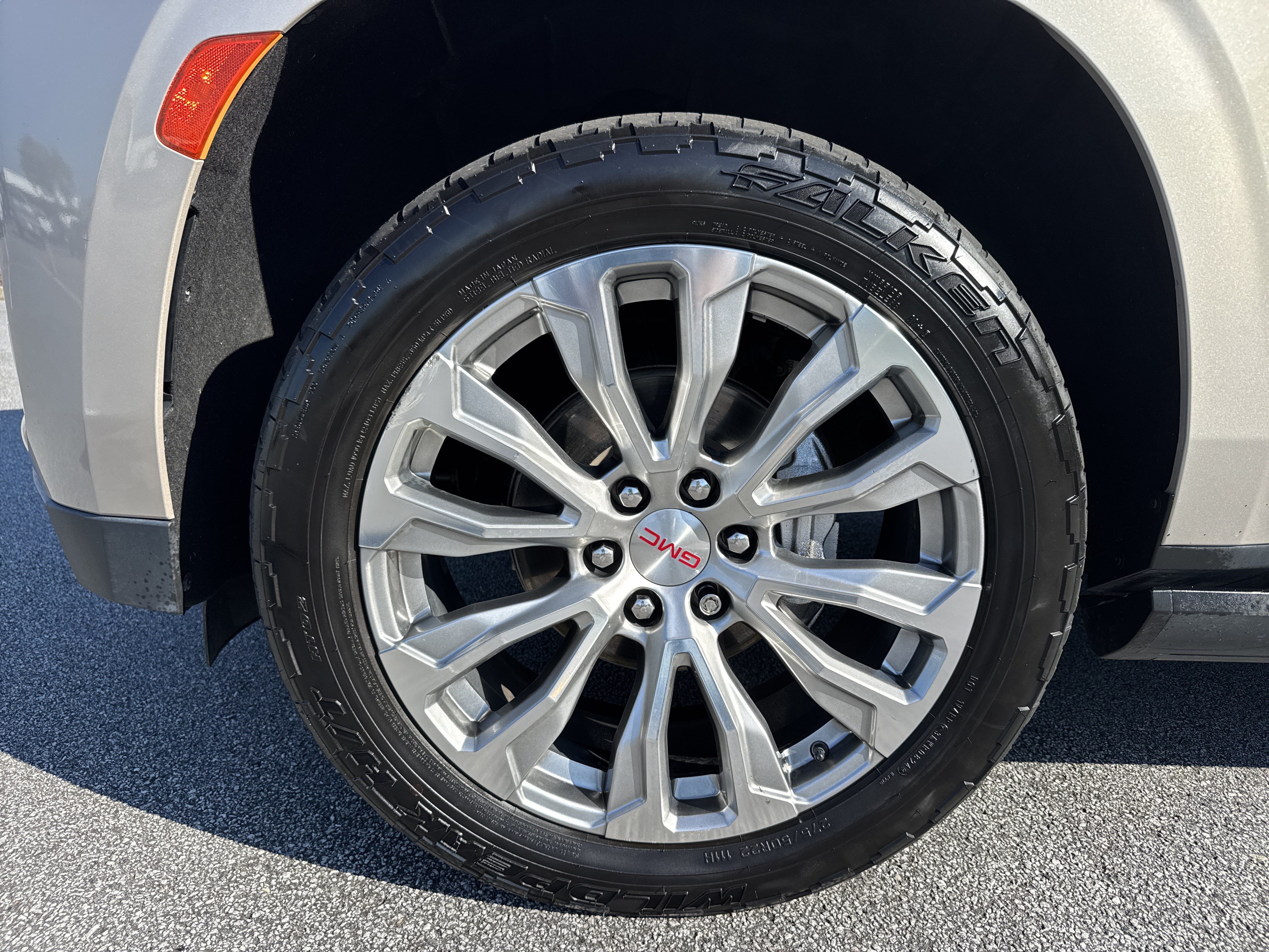 Used 2022 GMC Yukon XL Denali AWD/4WD image 12