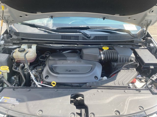 Used 2024 Chrysler Pacifica Touring-L FWD image 27
